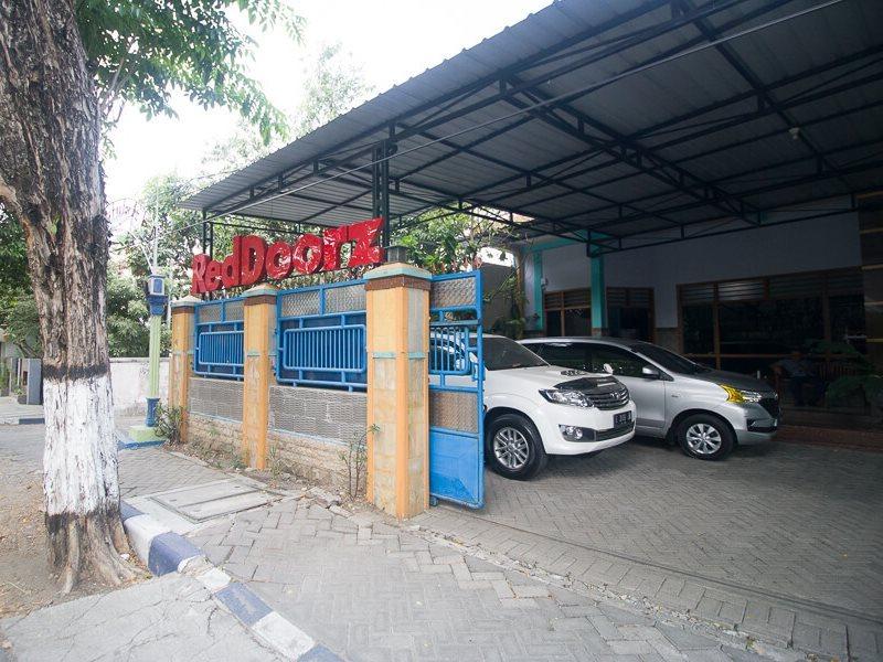 RedDoorz Syariah near Alun-Alun Bojonegoro Hotel Bagian luar foto