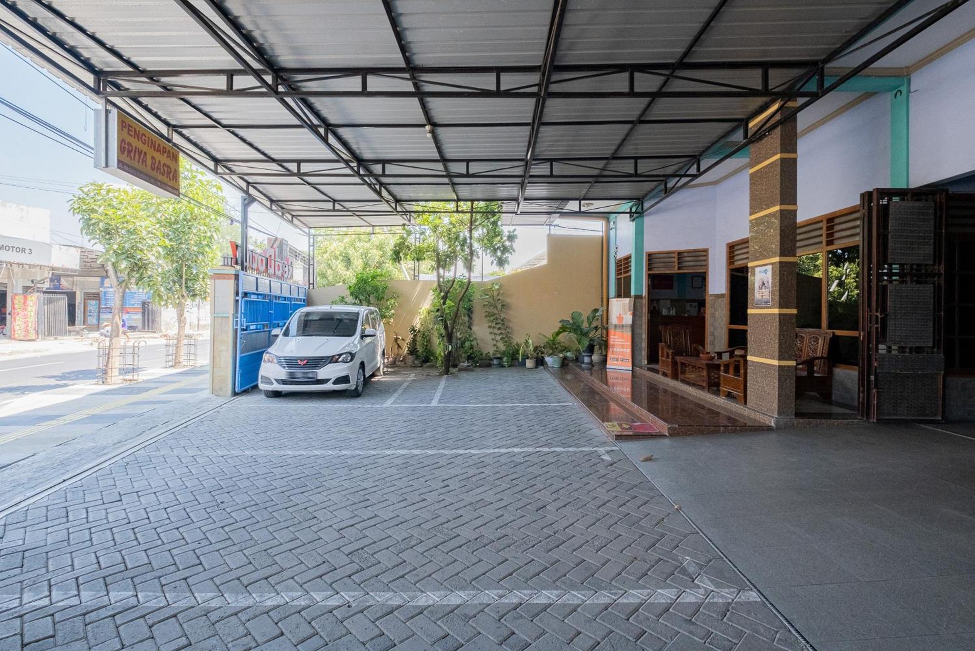 RedDoorz Syariah near Alun-Alun Bojonegoro Hotel Bagian luar foto