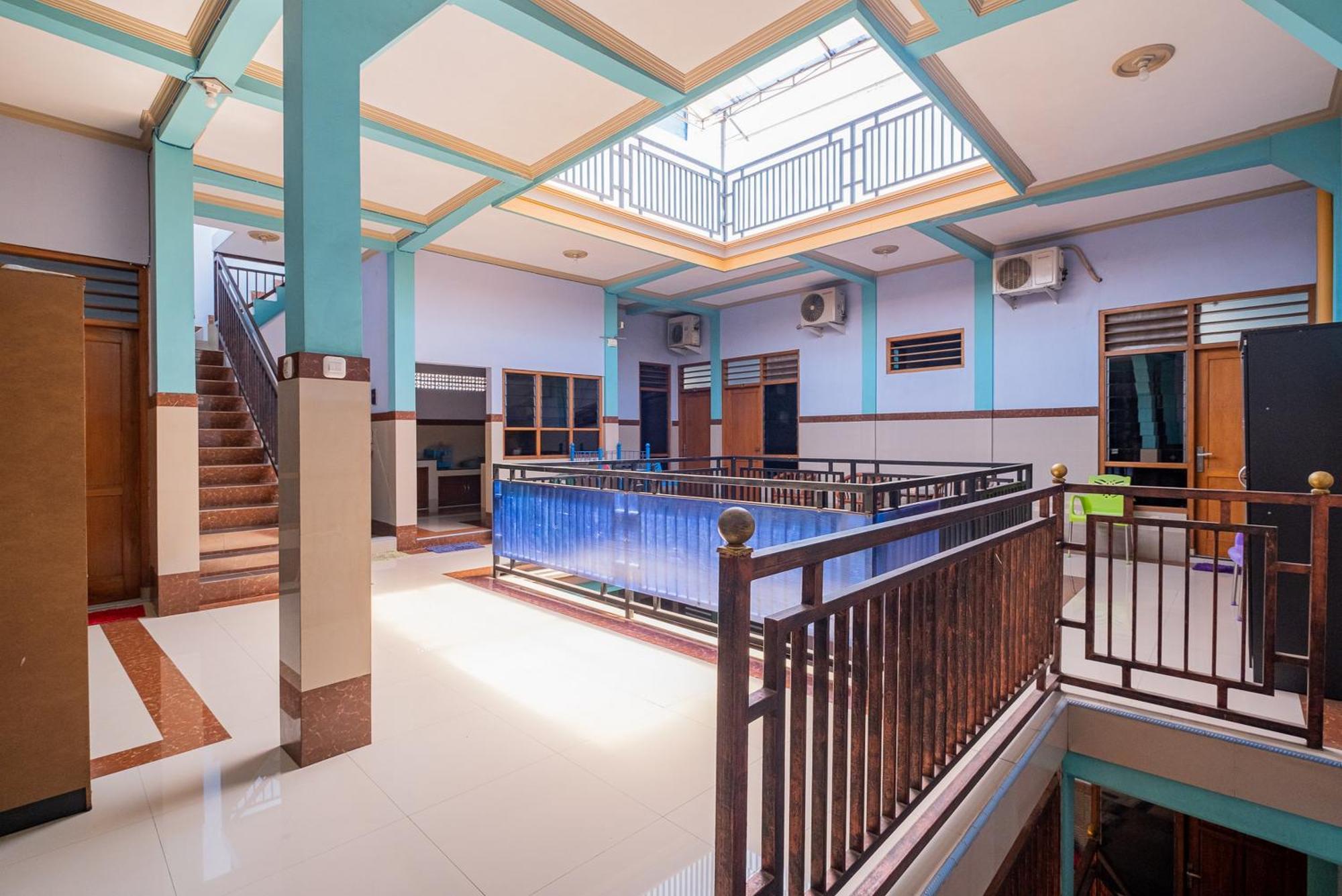 RedDoorz Syariah near Alun-Alun Bojonegoro Hotel Bagian luar foto